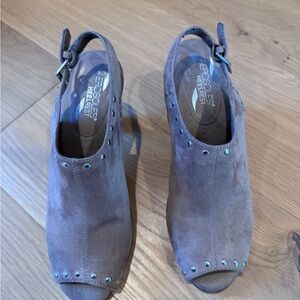 AEROSOLES Women's Taupe Peep-Toe Heels